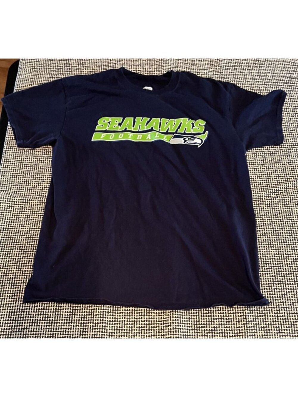 Seattle Seahawks T Shirt Mens M NFL Team Apparel Blue Football Graphic Tee 1059